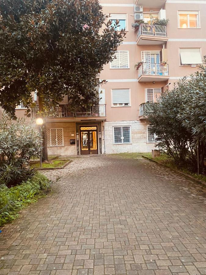 Large Garden Apartment Rome Exterior photo